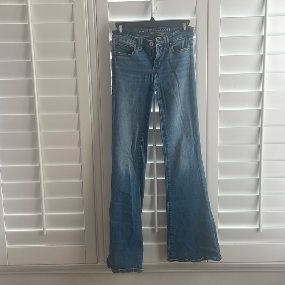 AMERICAN EAGLE JEANS